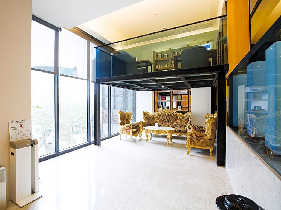 Amici Hotel Six Star Hostel