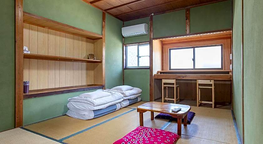 Guesthouse Bench