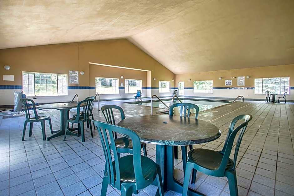 Quality Inn & Suites East Troy I-43