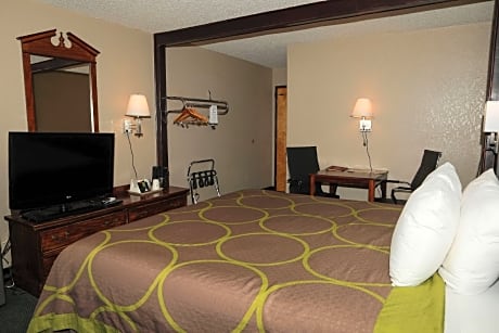 1 King Bed Non-Smoking