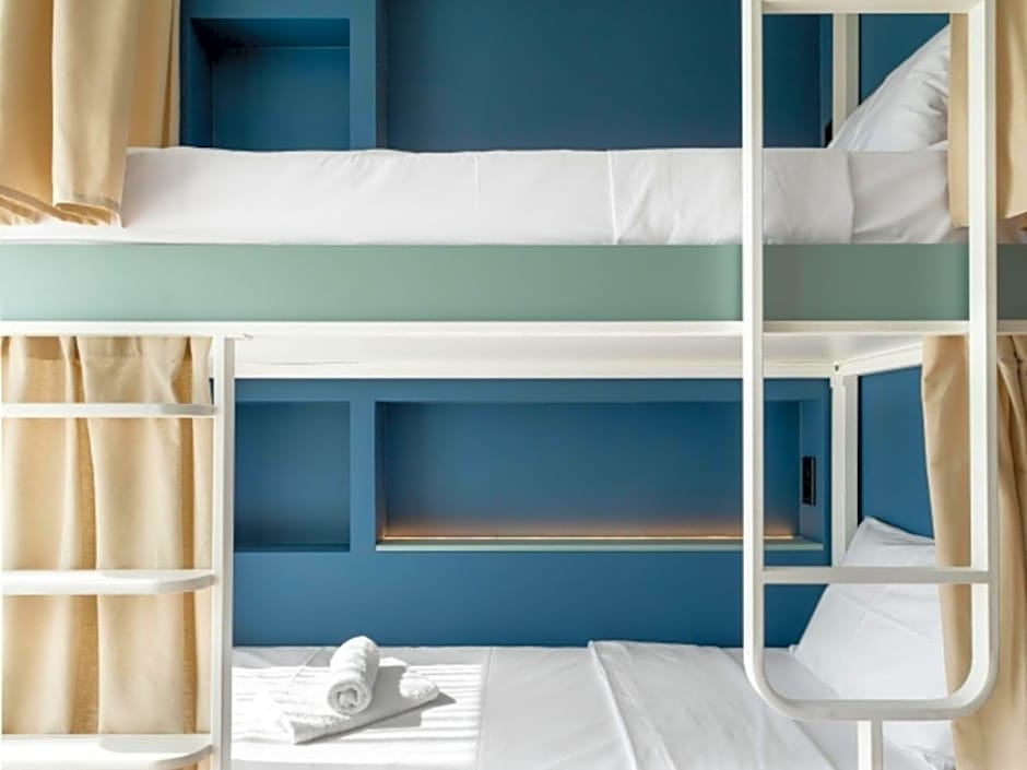 Zeus is Loose Hostel