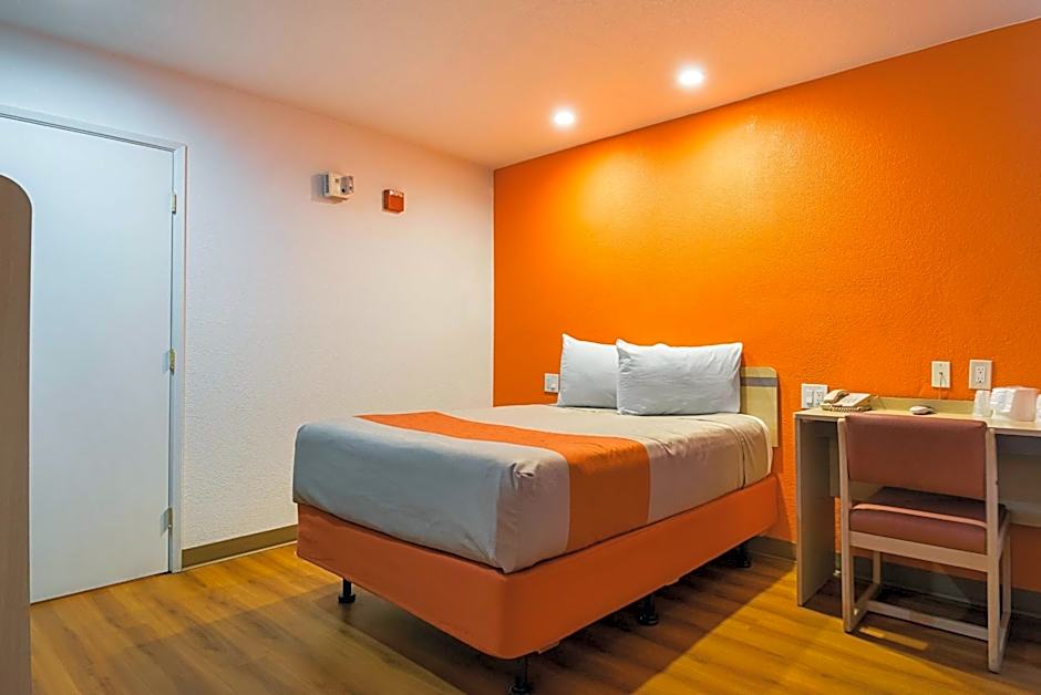 Motel 6 Lost Hills / Buttonwillow Racetrack