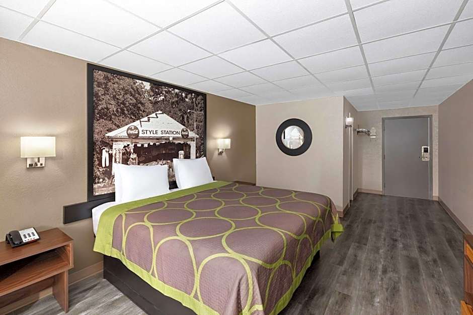 Super 8 by Wyndham Buffalo