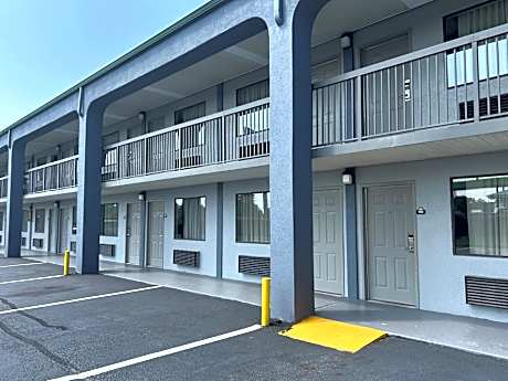 Days Inn by Wyndham Byron