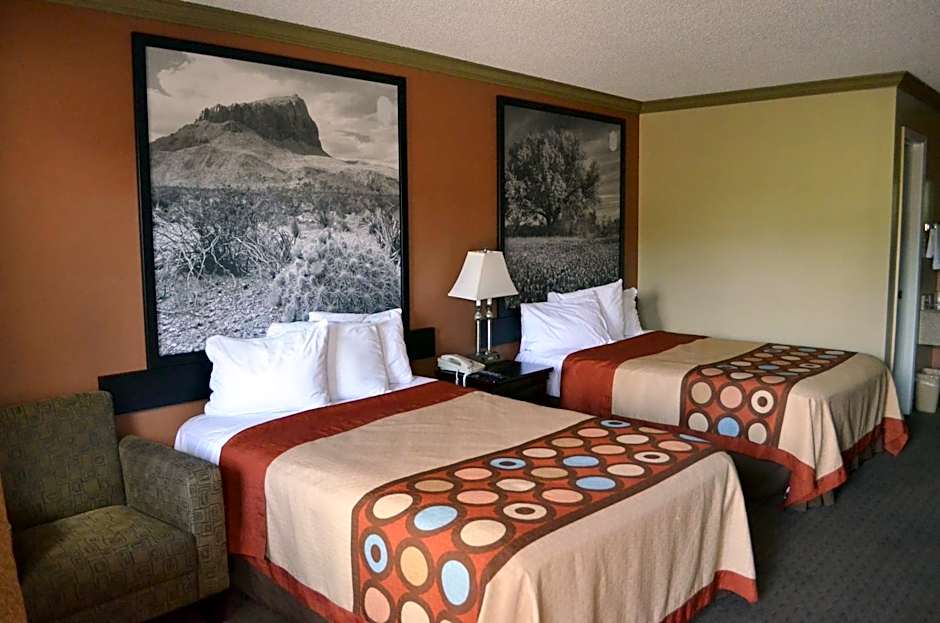 Hill Country Inn and Suite