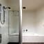 Inner-city 2 bedroom apartment - perfectly located
