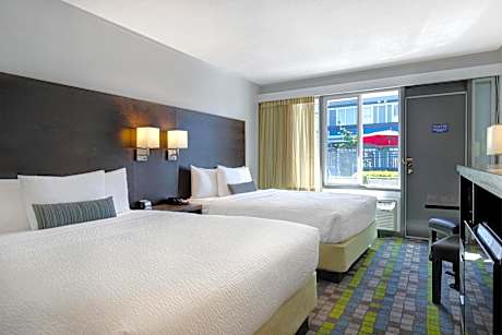 Superior Queen Room with Two Queen Beds and Pool View - Non-Smoking