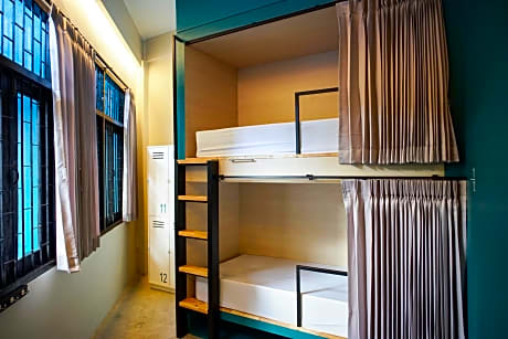 Bunk Bed in Mixed Dormitory Room