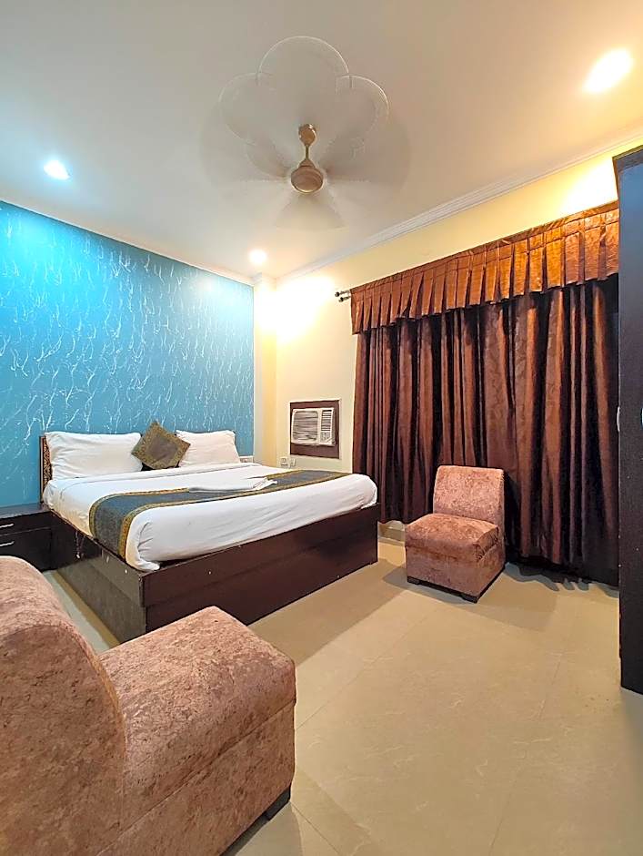 Goroomgo Ashoka Grand Varanasi Indian Only near Railway Station