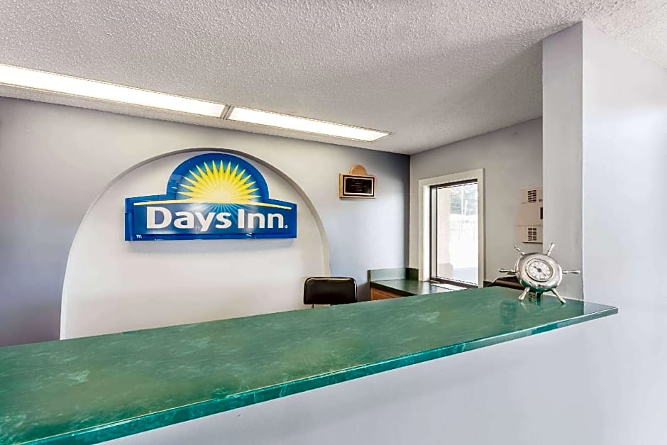 Days Inn by Wyndham Clinton