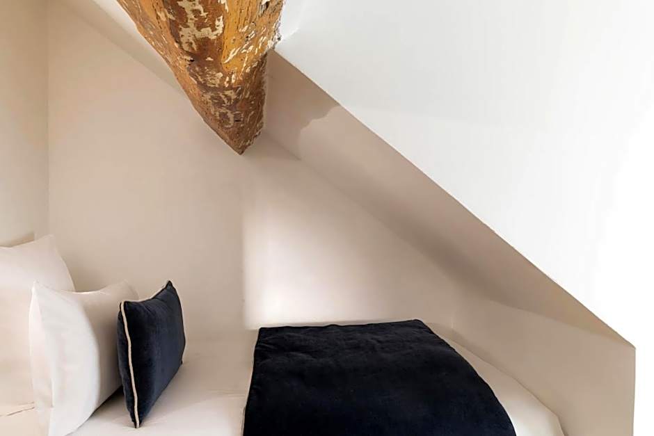 Midnight Hotel Paris