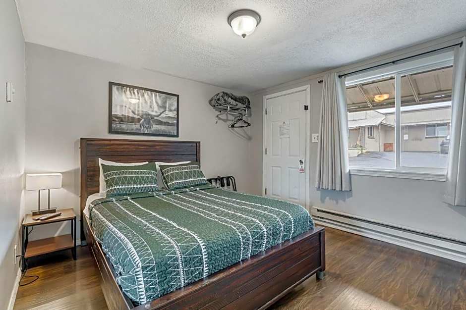 Selkirk Inn