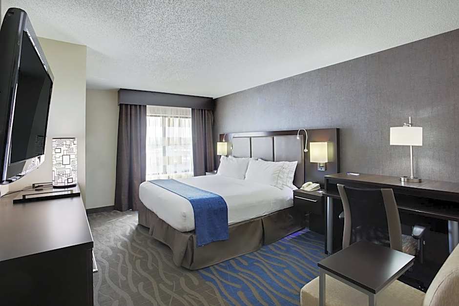 Photo 1 of 4 of 1 King Bed, Hearing Accessible, Roll in Shower