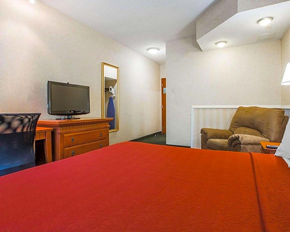 Econo Lodge Glens Falls / Lake George