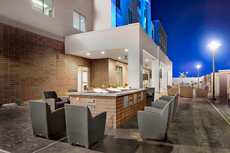 Holiday Inn Express & Suites Lubbock Central - Univ Area by IHG