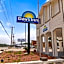 Days Inn by Wyndham Kenedy