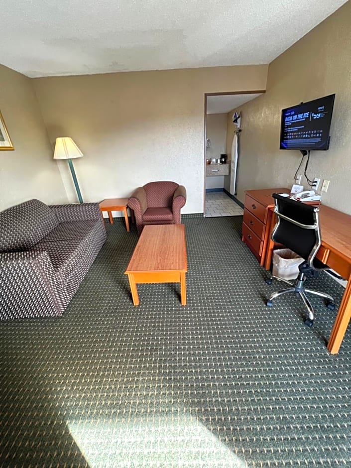 Continental Inn and Suites