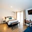 New England Motor Lodge