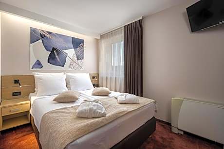 Luxury Suite with Balcony