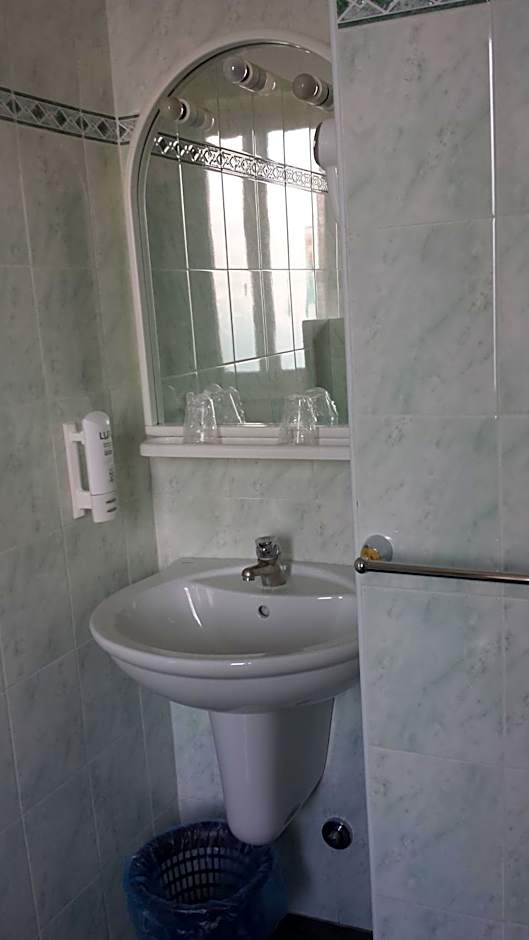PET FRIENDLY HOTEL MIRABEAU