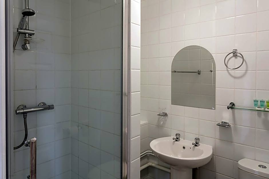 Roydon Marina Village Hotel