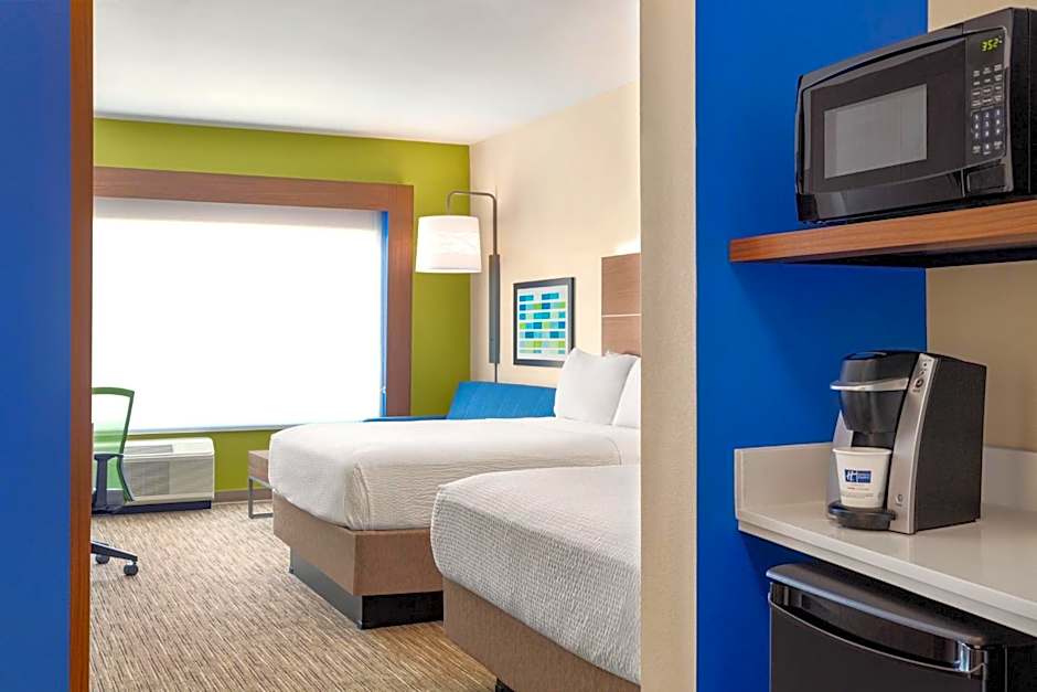 Photo 1 of 12 of Deluxe 1 Queen Bed Suite, Accessible