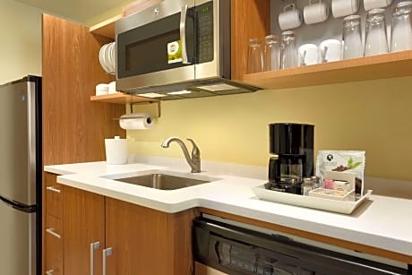 1 King Bed Studio Suite Nonsmoking