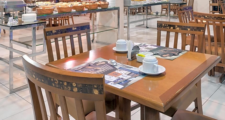 Tulip Inn Sao Luis Praiabella