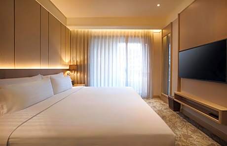 Staycation Offer - Deluxe Family Two-Bedroom Suite  (30 Hours)