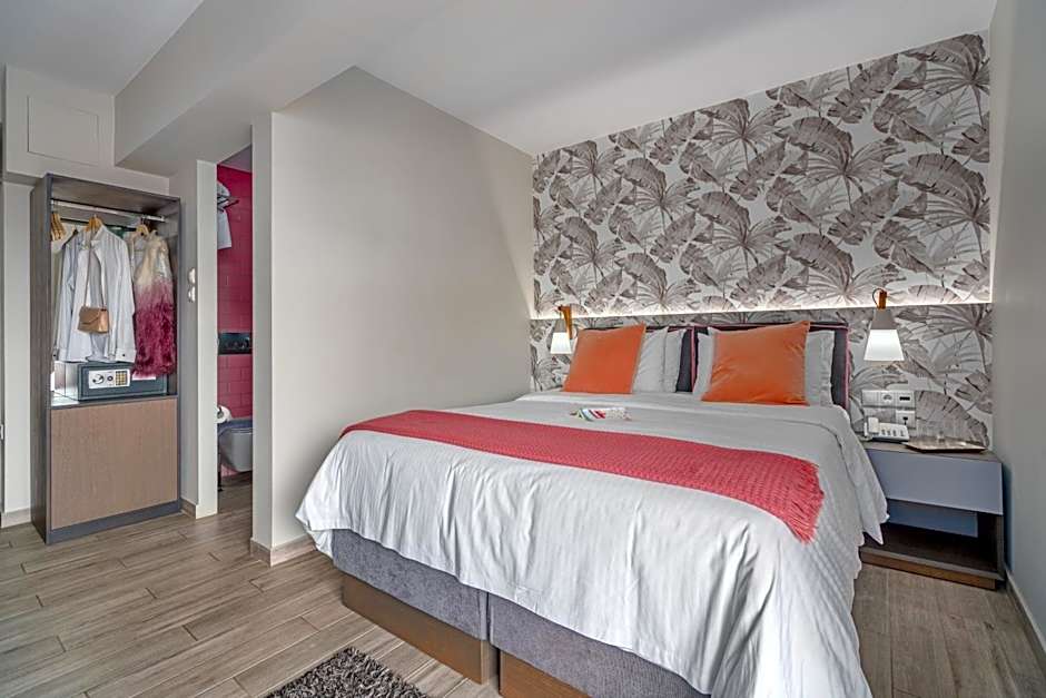 Maison 66, Riviera Hotels