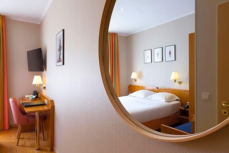 Hotel Perrin - former Carlton