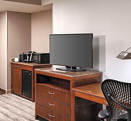 King Room with Accessible Tub - Mobility Access