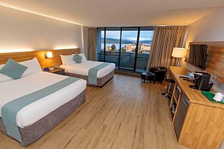 Queen Room, 2 Queen Beds, Partial Ocean View