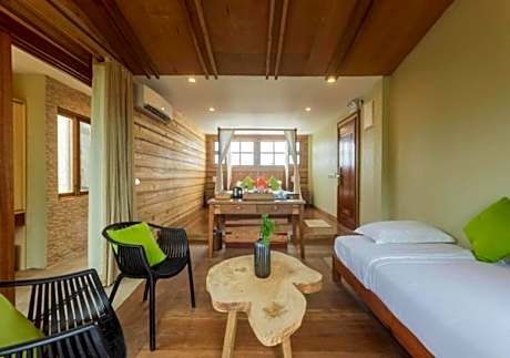 Grand Jacuzzi Suite (20% off on Return Shared Speed Boat transfer from Airport)