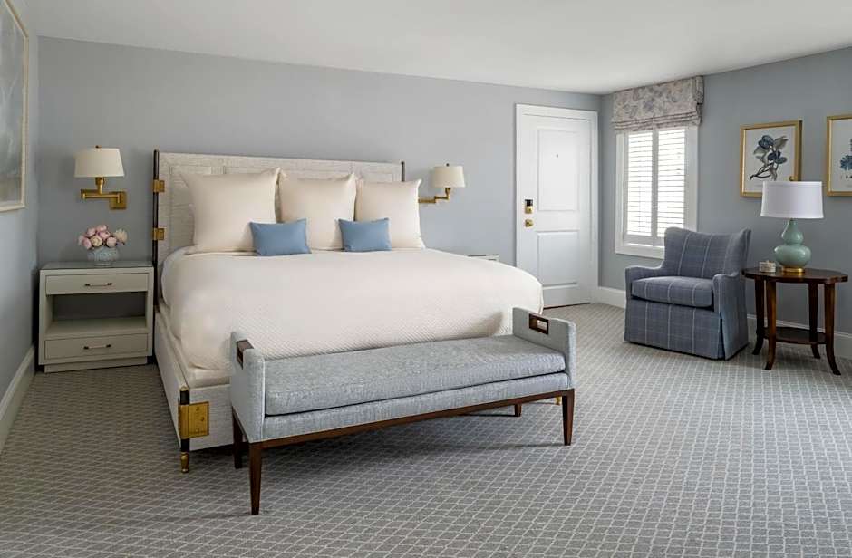 The Oaks Waterfront Hotel