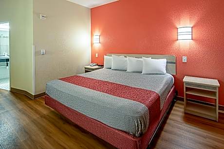1 KING BED | MOBILITY ACCESSIBLE TUB, NSMK