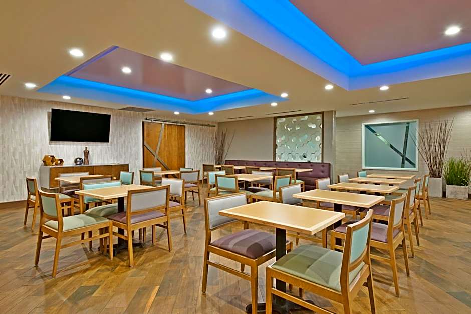 Holiday Inn Express & Suites Harrisburg S - New Cumberland By IHG