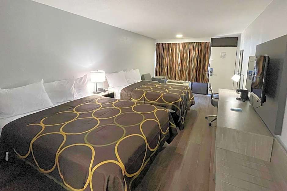 Super 8 by Wyndham Pigeon Forge Downtown