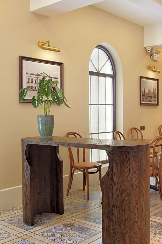 Ole Tai Sam Un Hotel