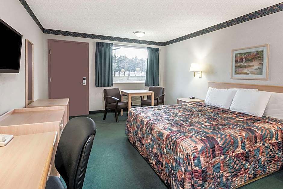 Knights Inn Ottawa