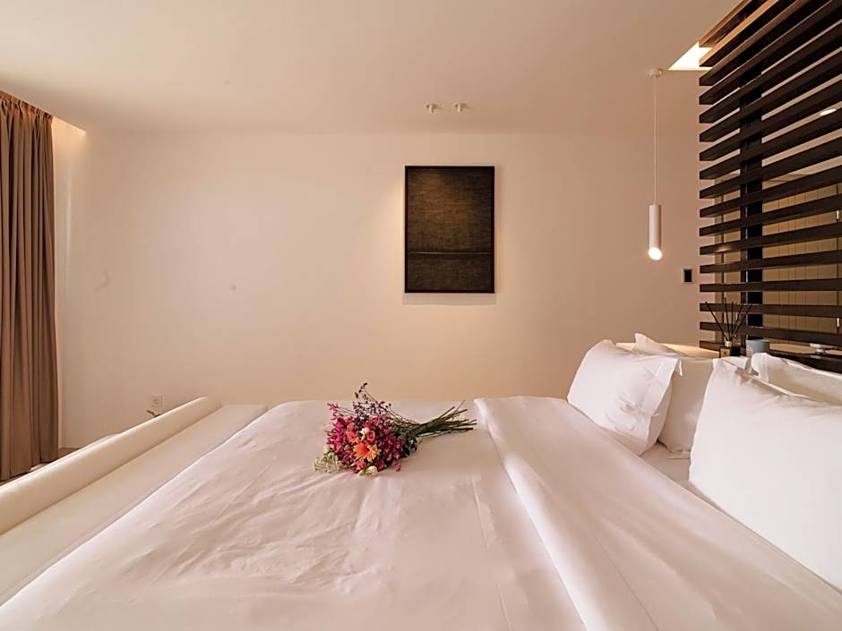 Mykonos Rocks Villas & Suites