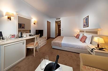 Double or Twin Room - Free Beach Access