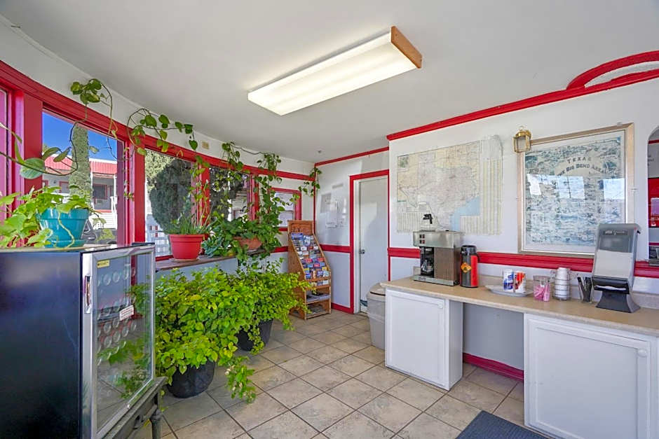 OYO Hotel Alpine TX near University