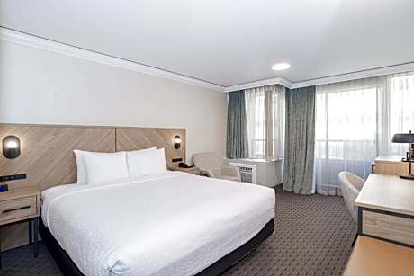 Standard Room, 1 King Bed, South Tower