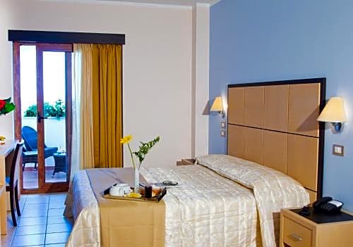 Foto 1 von 7 von Double Room with Terrace and Sea View