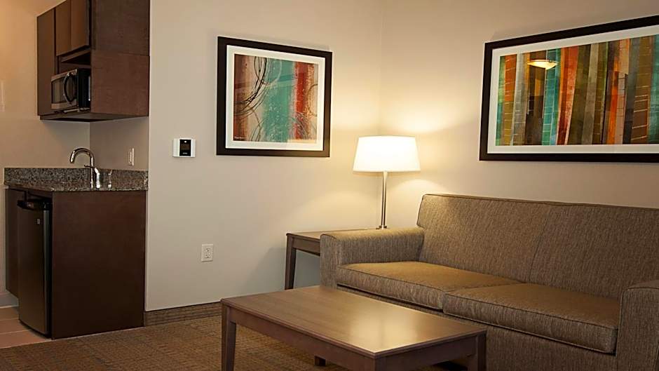 Holiday Inn Express & Suites Wichita Northeast By IHG