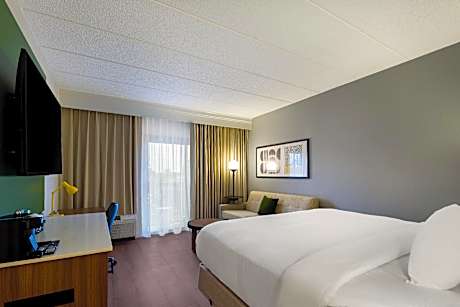 King Bed High Floor Courtyard View