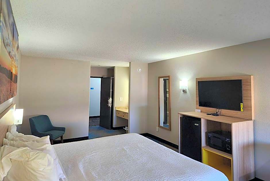 Days Inn & Suites by Wyndham New Iberia