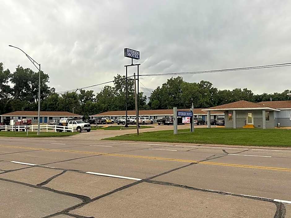RIVERSIDE MOTEL