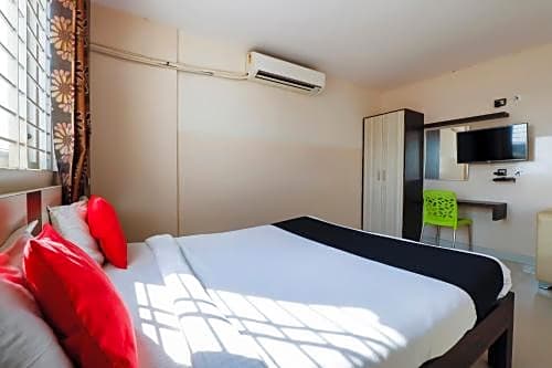 OYO 14520 Habitat Hotel & Suites